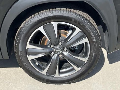 Used 2019 Lexus UX 200 w/ Premium Package image 11