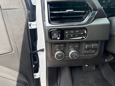 Used 2026 GMC Yukon Elevation w/ Elevation Premium Package AWD/4WD image 17