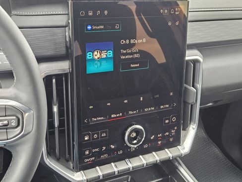 Used 2025 GMC Acadia Elevation image 21