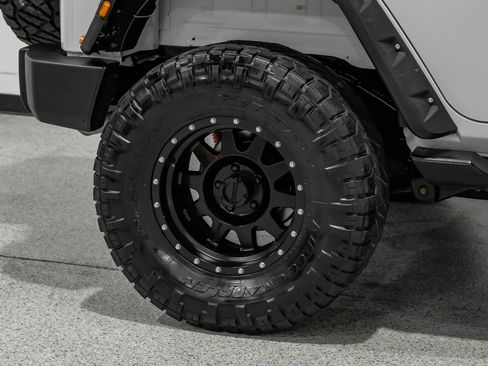 Used 2015 Jeep Wrangler Unlimited Rubicon w/ Connectivity Group AWD/4WD image 53