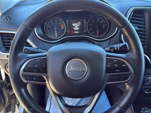 Used 2019 Jeep Cherokee Latitude Plus w/ Cold Weather Group image 19