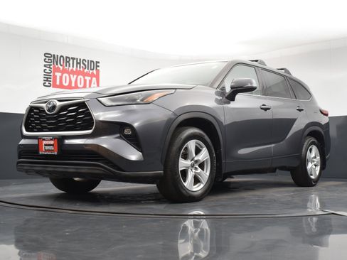 Used 2022 Toyota Highlander LE image 33