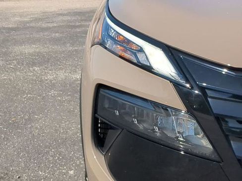 Certified 2025 Nissan Rogue SV image 10