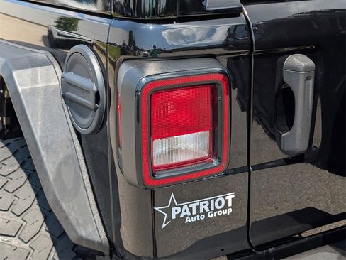 Used 2020 Jeep Wrangler Unlimited Rubicon w/ Cold Weather Group image 10