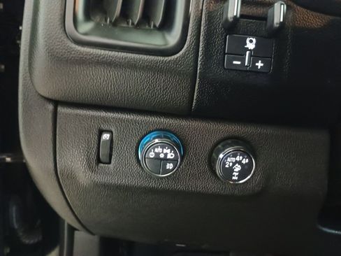 Used 2019 Chevrolet Colorado ZR2 w/ ZR2 Midnight Special Edition image 17