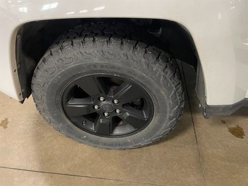 Used 2012 Jeep Liberty Arctic image 21