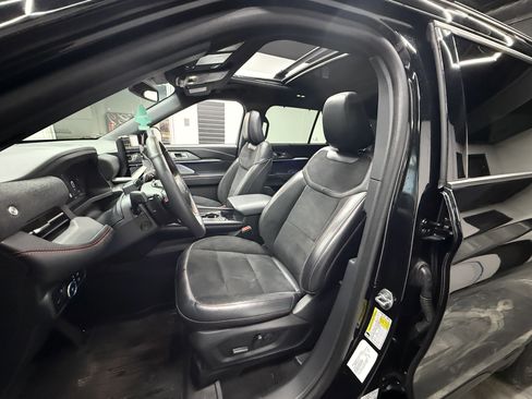 Used 2025 Ford Explorer ST image 16