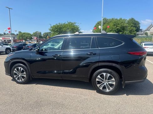 Used 2022 Toyota Highlander XLE AWD/4WD image 5