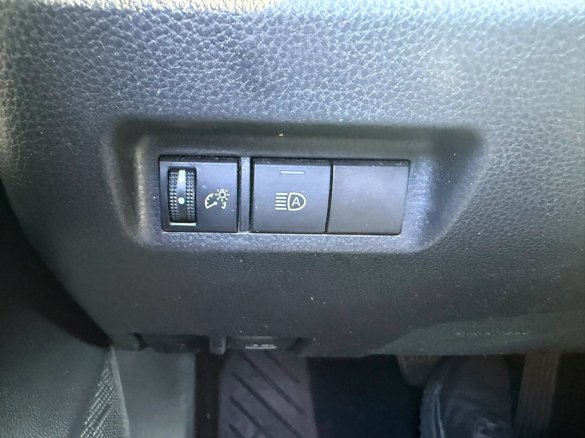 Used 2021 Toyota RAV4 LE AWD/4WD image 17