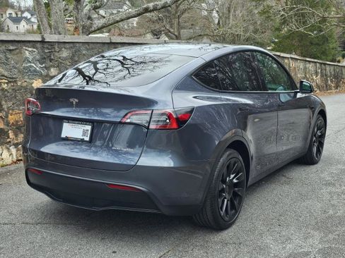 Used 2023 Tesla Model Y Long Range image 10