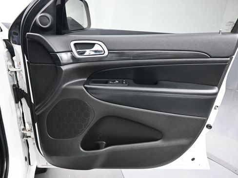 Used 2020 Jeep Grand Cherokee Altitude image 41