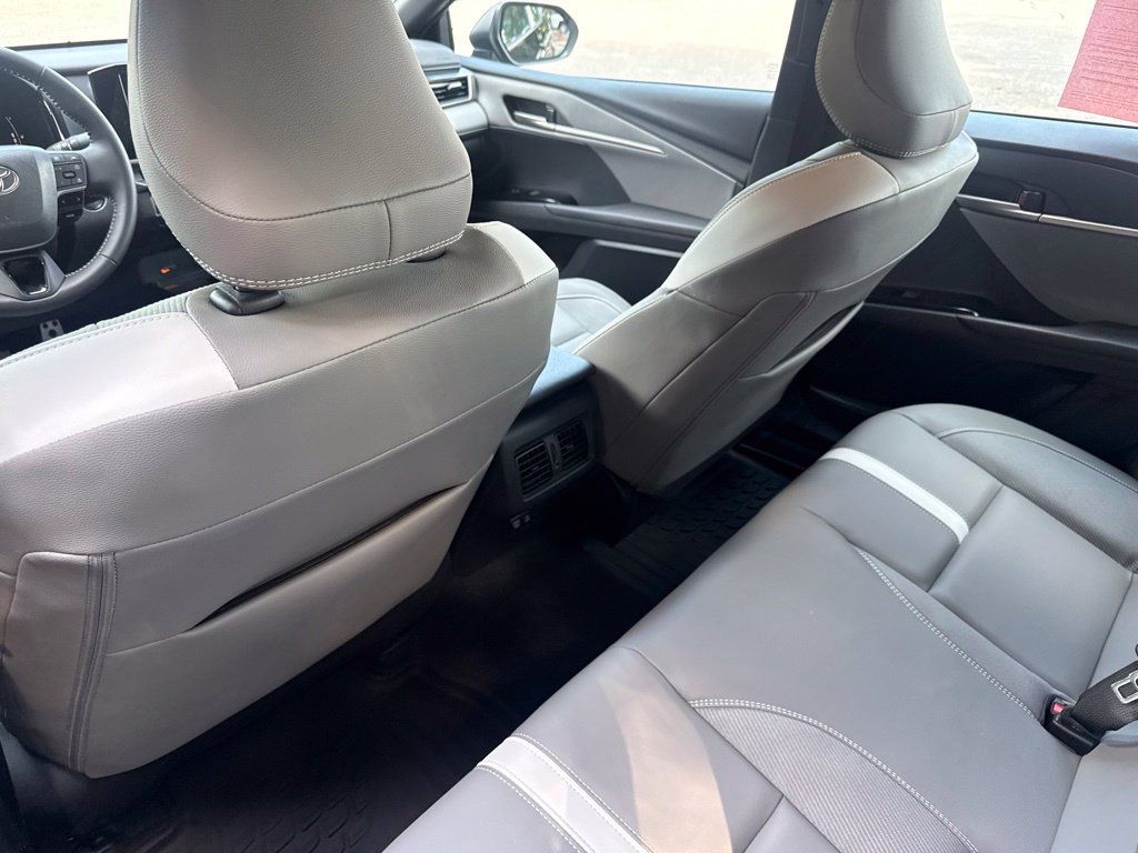 Used 2026 Toyota Camry SE FWD image 16