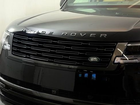 New 2025 Land Rover Range Rover Long Wheelbase SE image 12