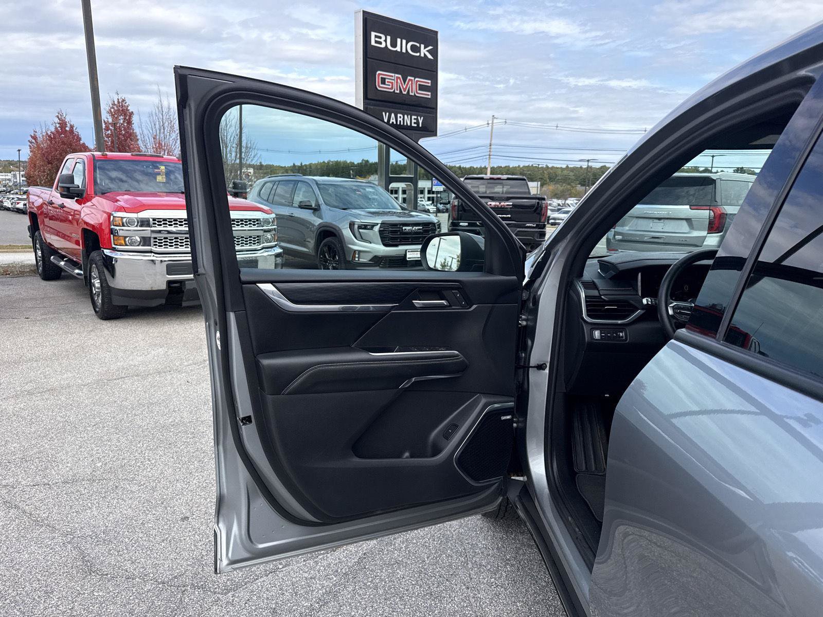 Used 2024 GMC Acadia Elevation AWD/4WD image 11