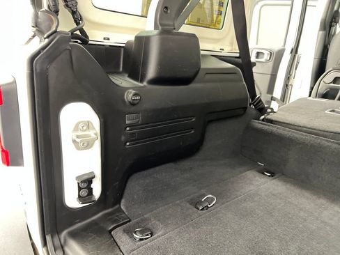 Used 2024 Jeep Wrangler Unlimited Sahara AWD/4WD image 34