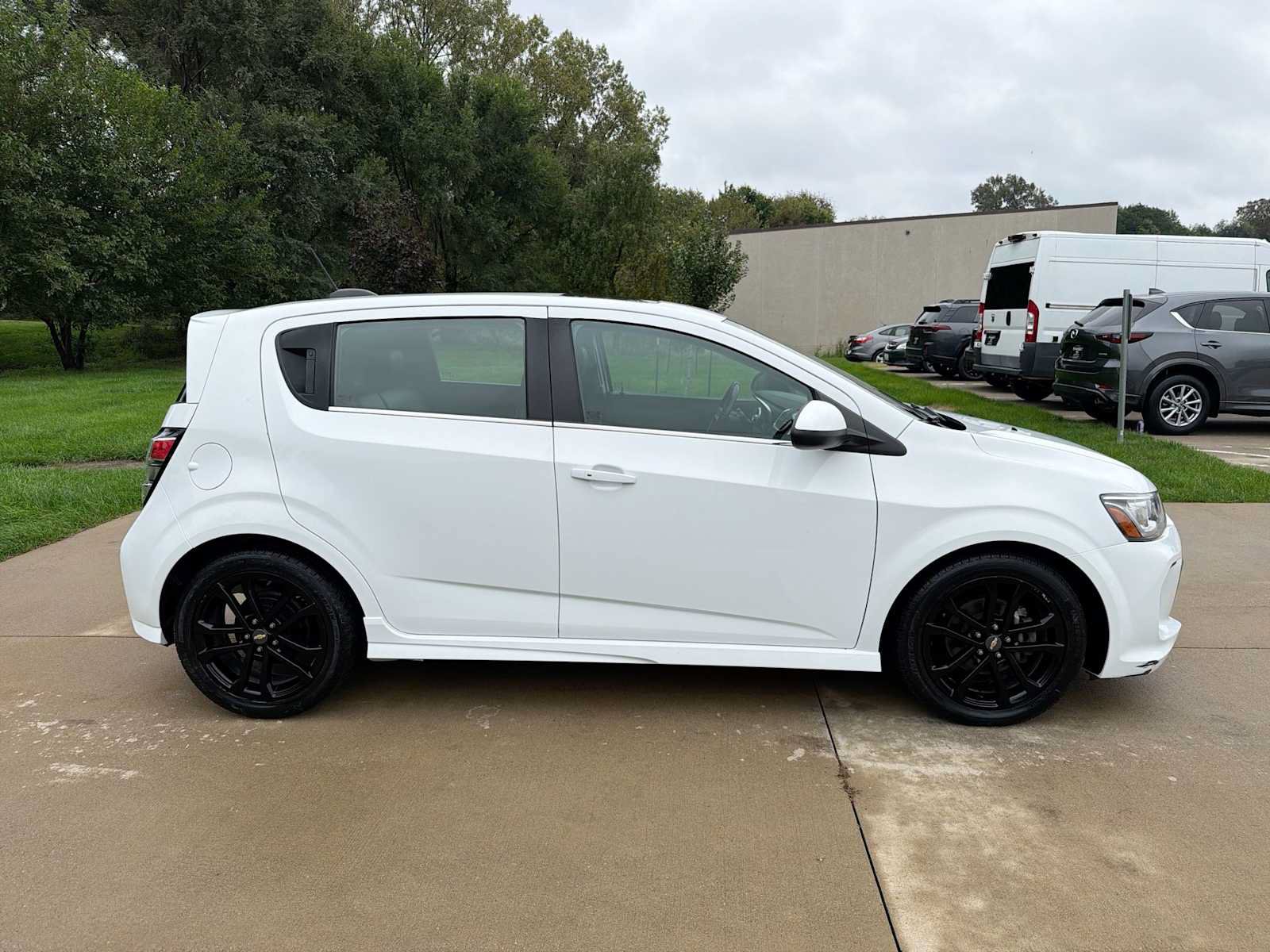 Used 2017 Chevrolet Sonic Premier w/ Driver Confidence Package FWD image 7