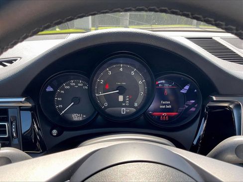 Used 2023 Porsche Macan AWD/4WD image 5