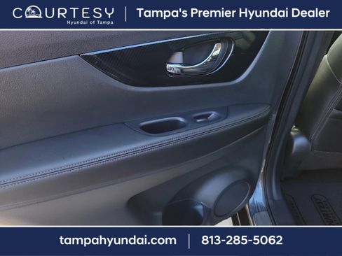 Used 2019 Nissan Rogue SL w/ Premium Package image 9