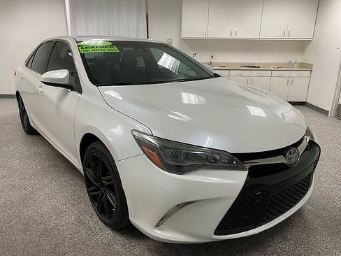 Used 2017 Toyota Camry XSE w/ Advanced Technology Package image 3