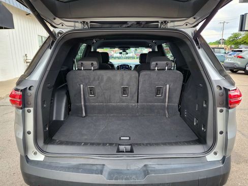 Used 2023 Chevrolet Traverse LT w/ LPO, Cargo Package AWD/4WD image 7