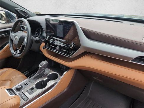 Used 2021 Toyota Highlander Platinum AWD/4WD image 24