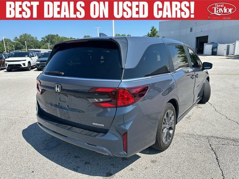 Used 2025 Honda Odyssey Touring image 3