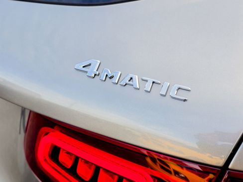 Used 2021 Mercedes-Benz GLC 300 4MATIC image 8