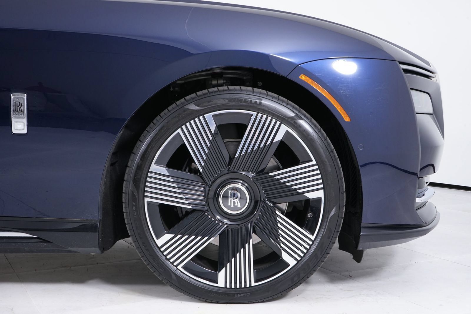 Used 2025 Rolls-Royce Spectre w/ Leather Finishing Pack AWD/4WD image 15