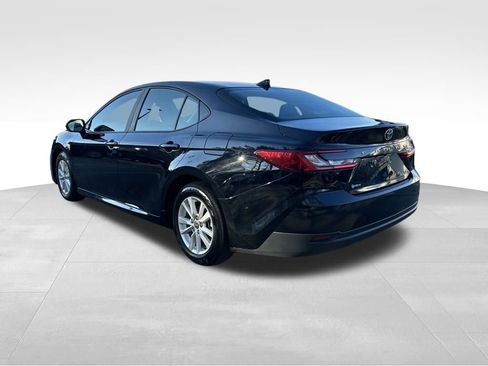 Used 2025 Toyota Camry LE image 3