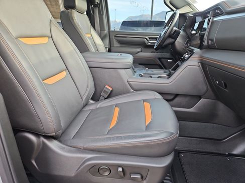 Used 2025 GMC Sierra 2500 AT4 image 32