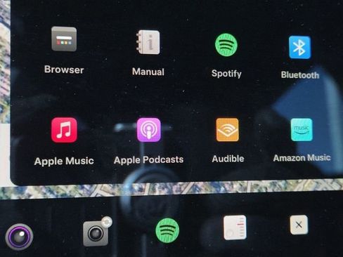 Used 2022 Tesla Model S Plaid image 5