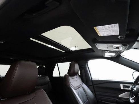 Used 2023 Ford Explorer Platinum w/ Premium Technology Package image 22