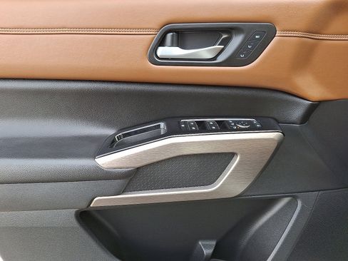 Used 2023 Nissan Pathfinder Platinum image 13