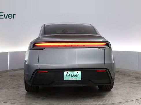 Used 2026 Tesla Model Y 2WD image 15