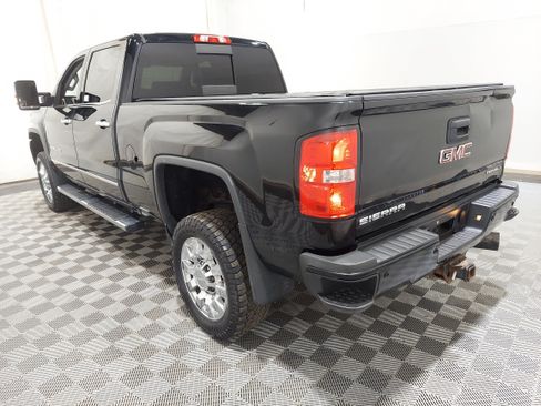 Used 2018 GMC Sierra 2500 Denali AWD/4WD image 2
