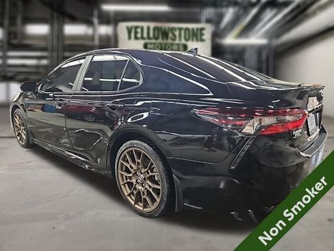 Used 2023 Toyota Camry SE image 2