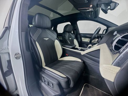 Certified 2023 Bentley Bentayga AWD/4WD image 27