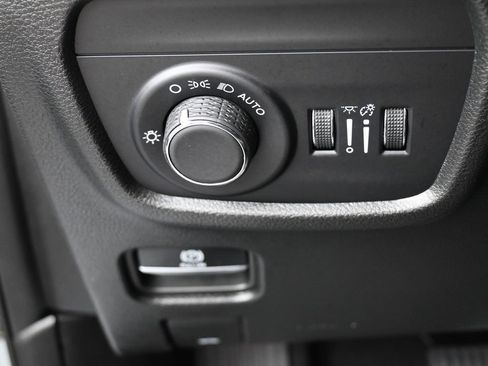 Used 2024 Jeep Grand Cherokee L Laredo w/ Luxury Tech Group I image 32