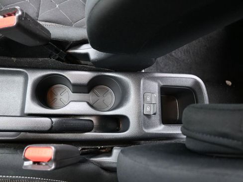 Used 2020 Nissan Kicks S image 32