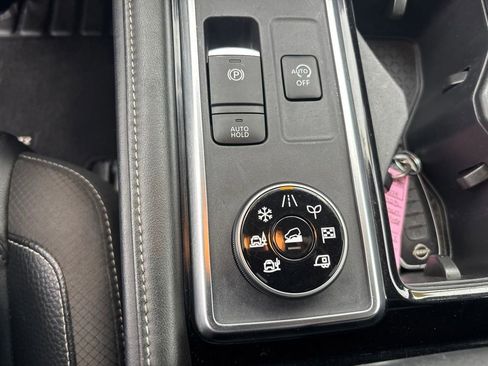 Used 2023 Nissan Pathfinder SL AWD/4WD image 14