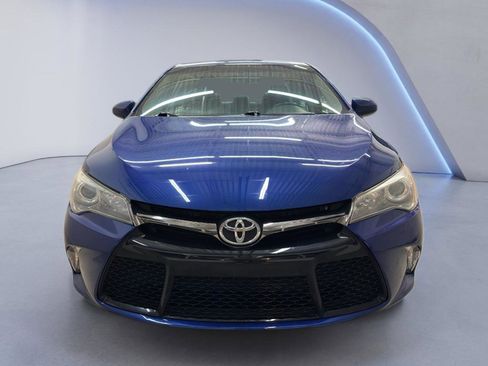 Used 2015 Toyota Camry SE image 2