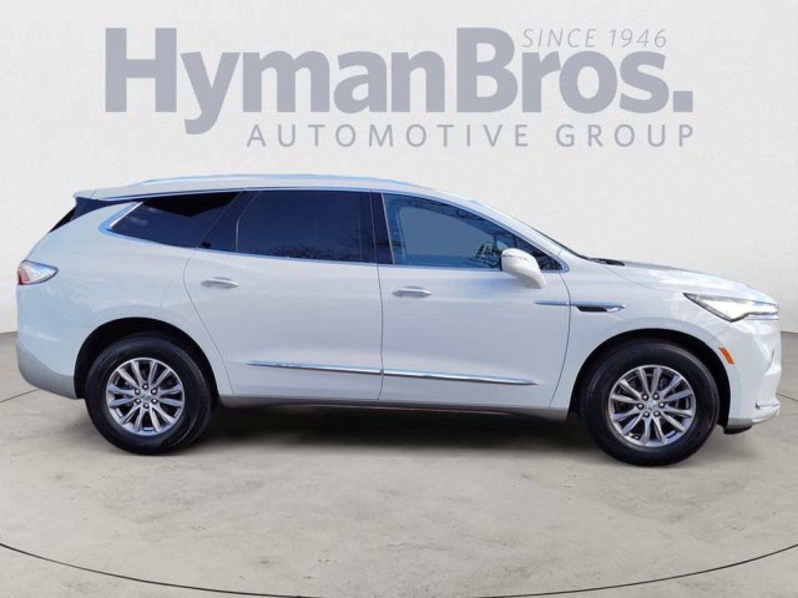 Used 2023 Buick Enclave Essence FWD image 2