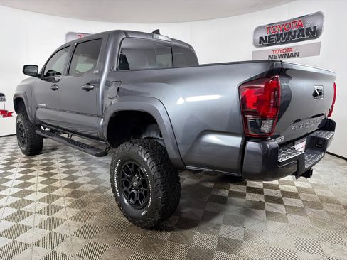 Used 2022 Toyota Tacoma SR5 w/ Technology Package RWD image 5