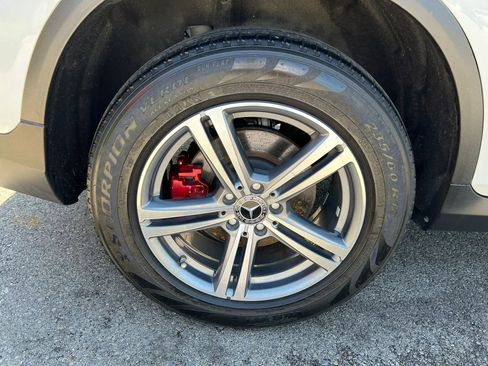 Used 2021 Mercedes-Benz GLC 300 4MATIC image 11