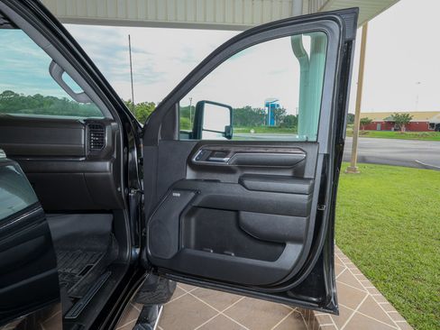 Used 2024 Chevrolet Silverado 2500 LTZ w/ LTZ Convenience Package AWD/4WD image 24