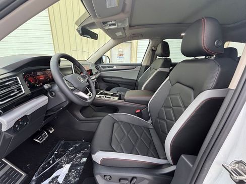 New 2026 Volkswagen Atlas Peak Edition image 12