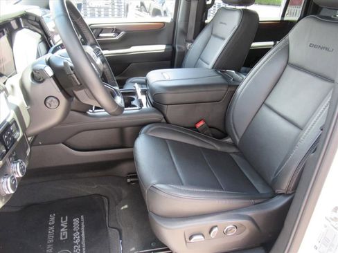 Used 2025 GMC Yukon XL Denali RWD image 16