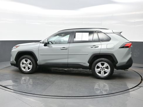 Used 2021 Toyota RAV4 XLE w/ Convenience Package image 3