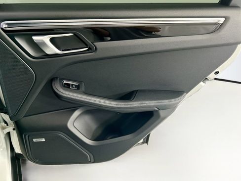 Certified 2023 Porsche Macan AWD/4WD image 27