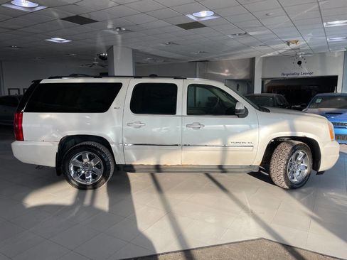 Used 2010 GMC Yukon XL SLT image 10